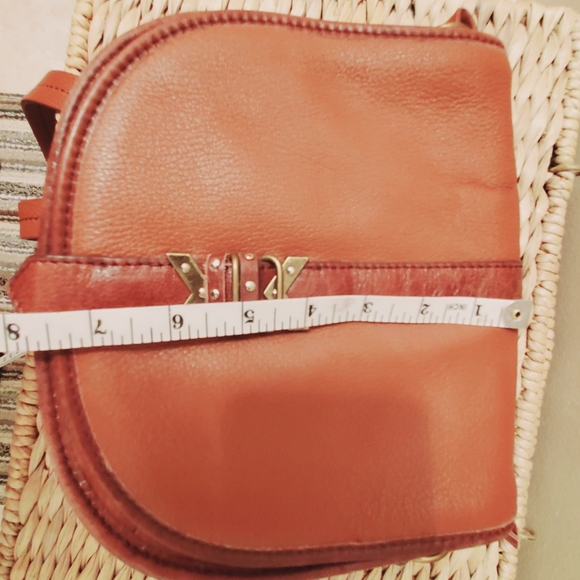 The Sak crossbody handbag, brown, leather zipper opening - Picture 13 of 15